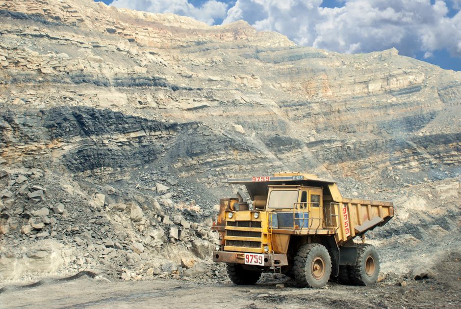 Use TNT Safely for Mining