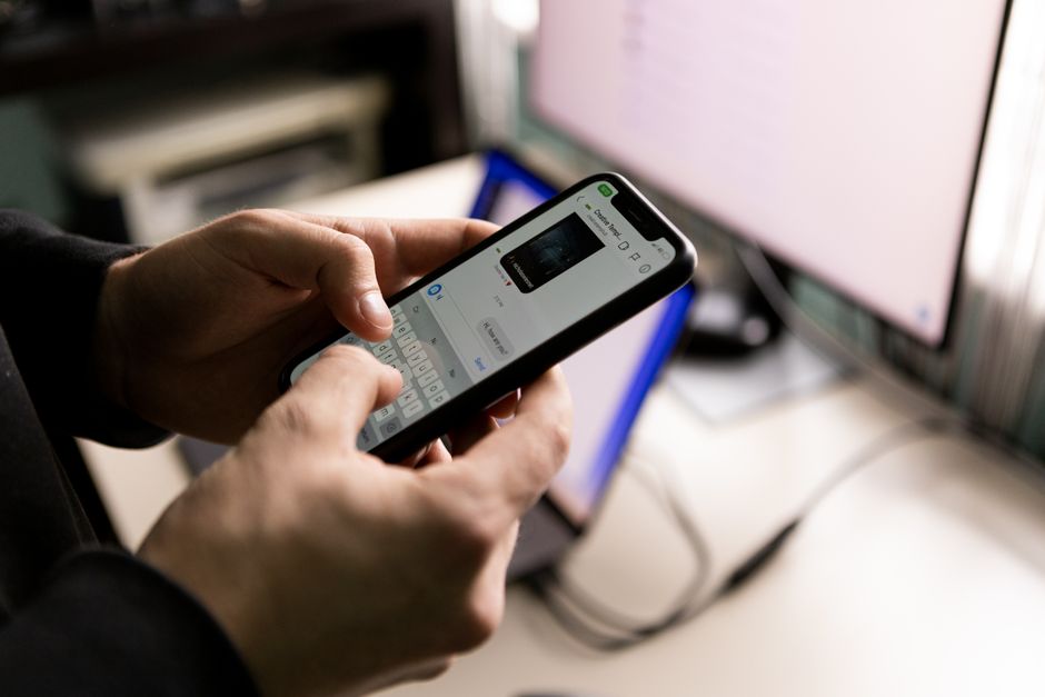 How to Connect a Keyboard to a Phone
