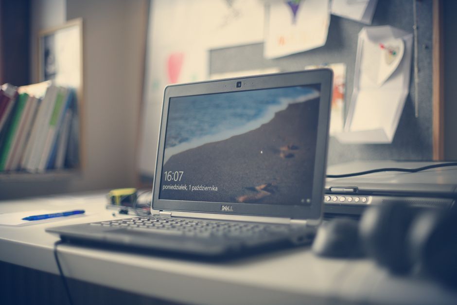 Connect a Windows Laptop to a TV Wirelessly