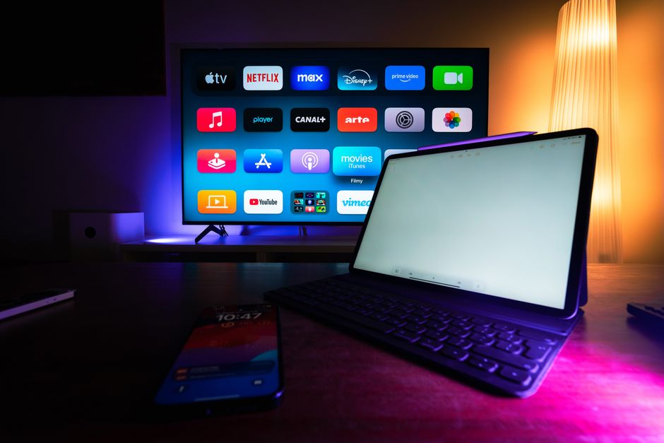 How to Connect a Laptop to a TV Wirelessly