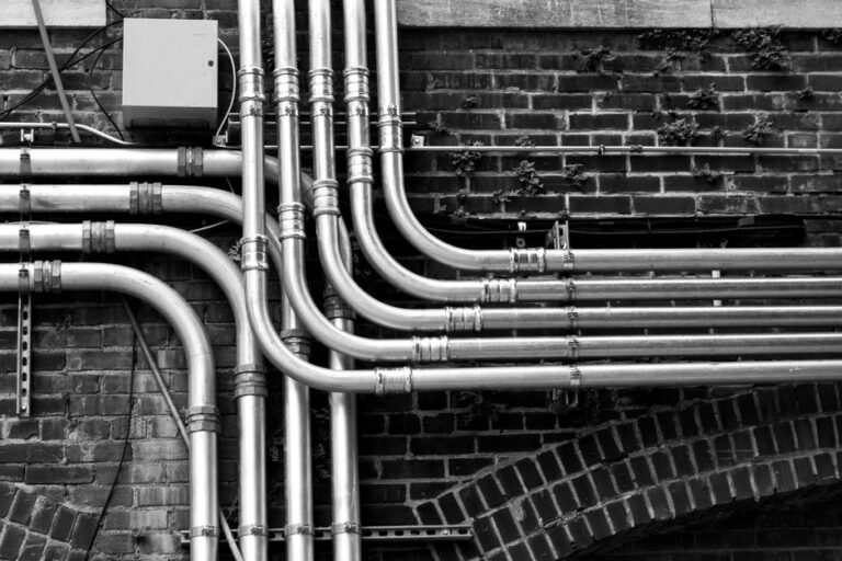 How to Make a Conduit in Minecraft and Power It Up
